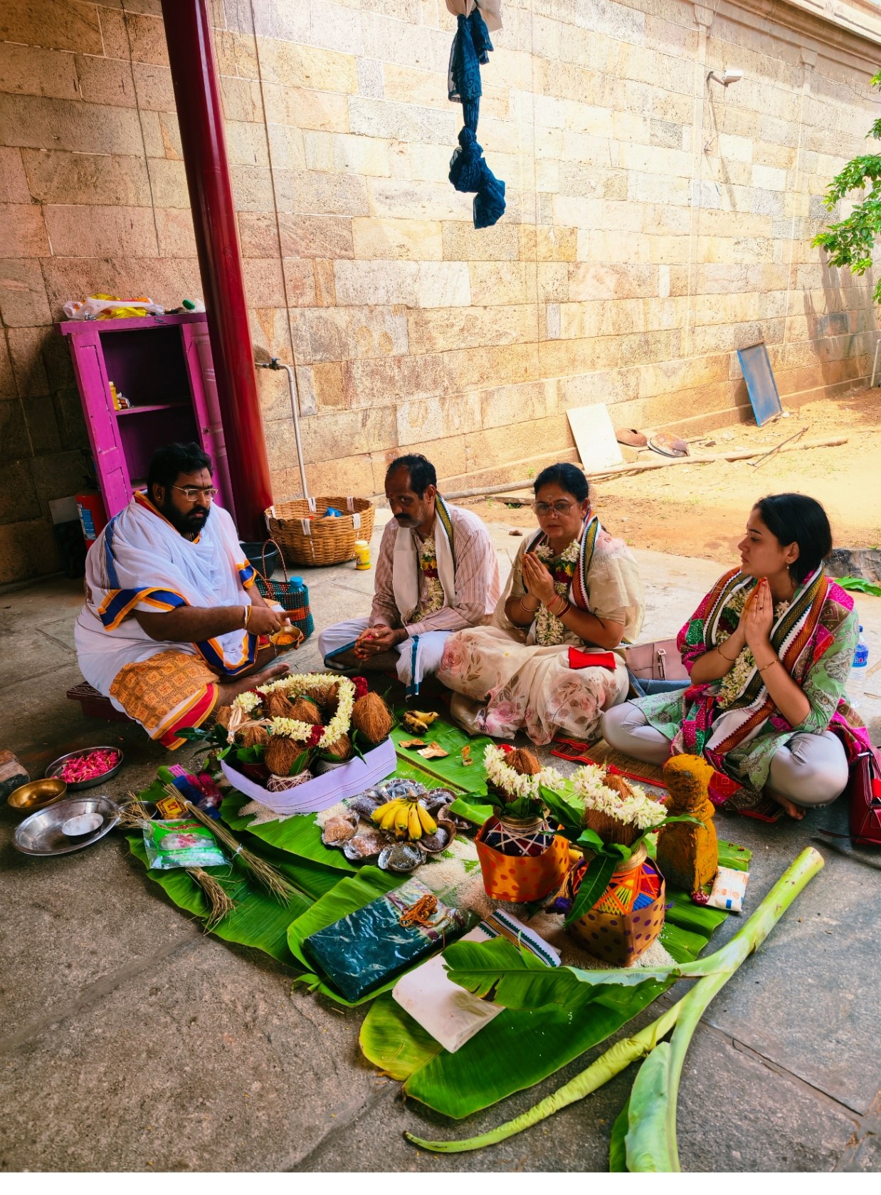 Vendi Pamu Pradakshina